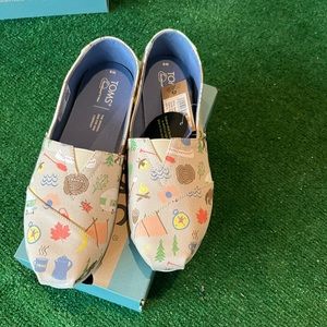 TOMS women glow in the dark slip on flat size 8